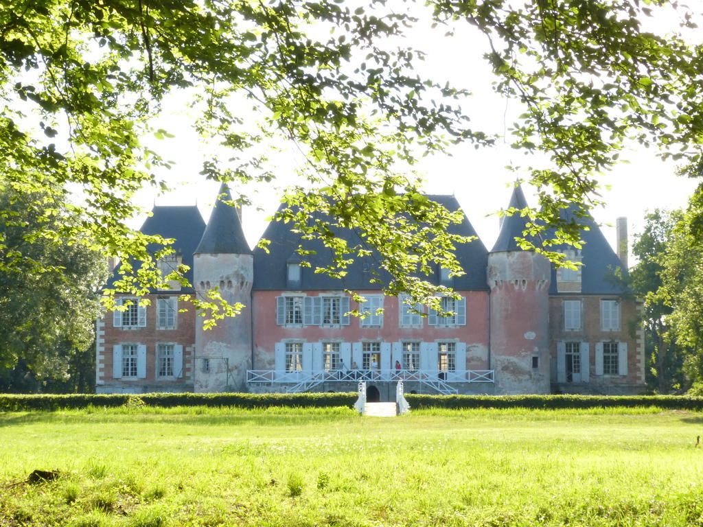 Guest house Chateau De *